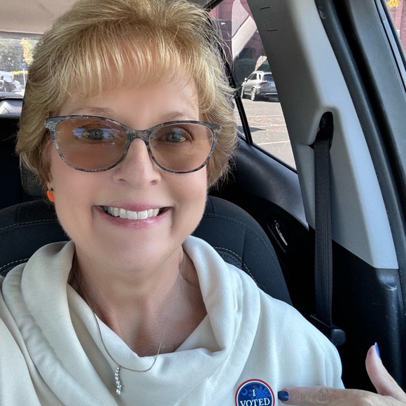 Meet your Posher, Carolyn - Picture 4 of 11